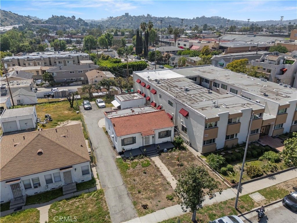 Photo of 1534 E Broadway, Glendale, CA 91205 (MLS # SR26095514)
