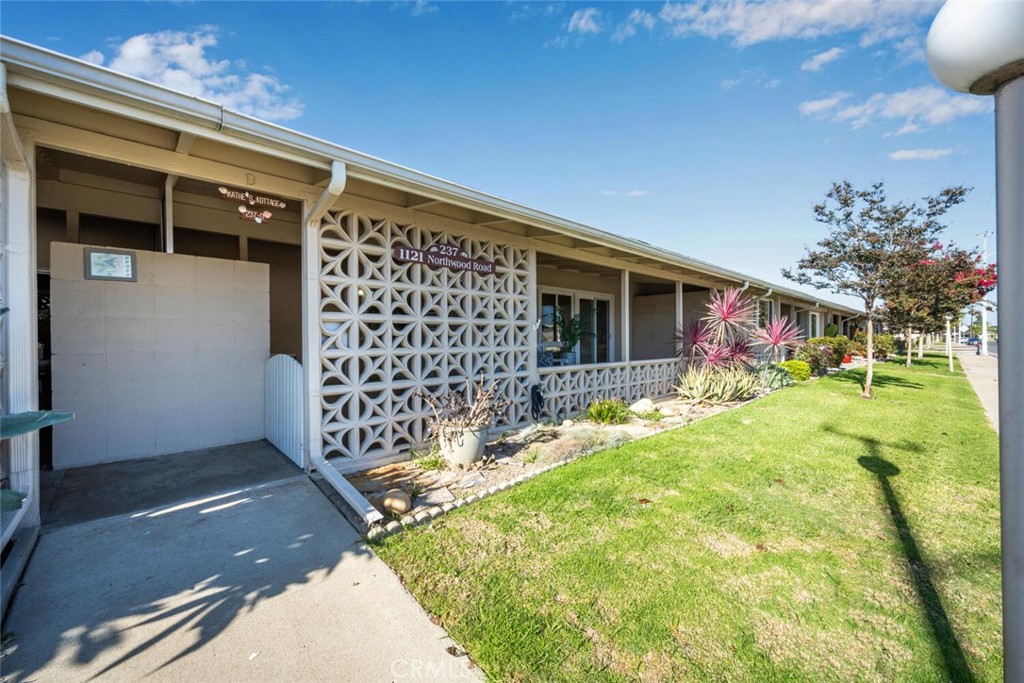 1121 Northwood Road 237D  M9