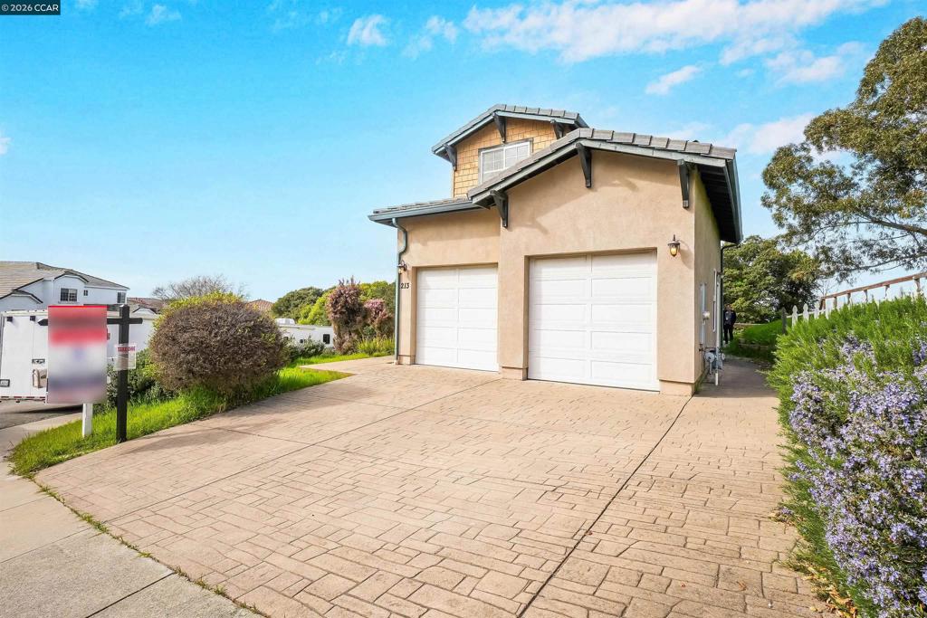 213 N Rancho Pl
