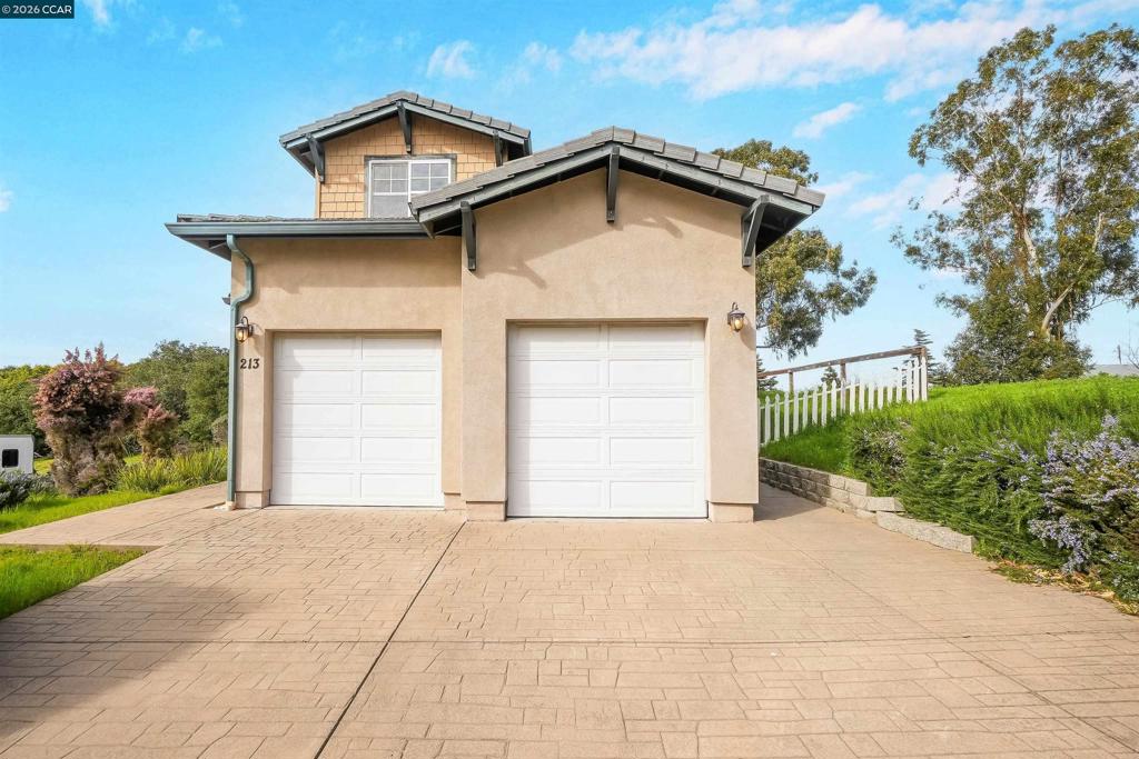 213 N Rancho Pl