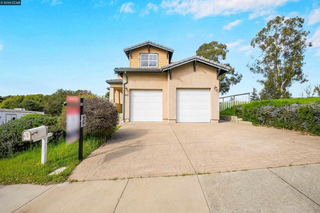 213 N Rancho Pl
