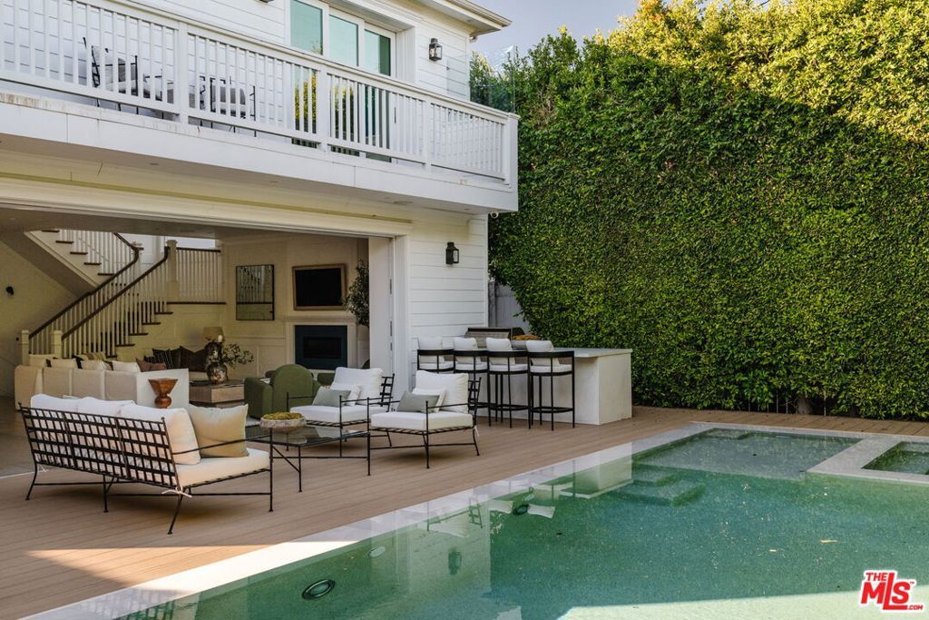 Photo of 822 N Genesee Avenue, Los Angeles, CA 90046 (MLS # 26644431)