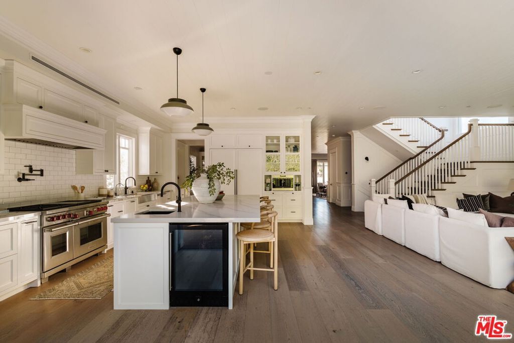 Photo of 822 N Genesee Avenue, Los Angeles, CA 90046 (MLS # 26644431)