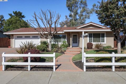 Photo of 1484 Heidelberg Dr, Livermore, CA 94550 (MLS # 41115363) Photo of 1484 Heidelberg Dr, Livermore, CA 94550 (MLS # 41115363)