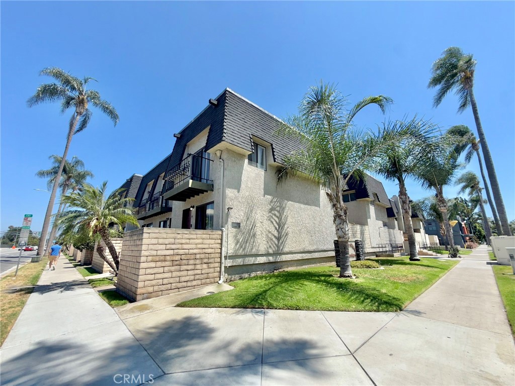 **Stylish Townhome in Prime Gated Community**Welcome to this beautifully updated two-story townhome located in a well-maintained gated community offering both privacy and convenience. Tucked in an interior location, this home provides peace of mind with gated underground parking and a secure, serene setting. Step inside to discover a practical living space, recently renovated with fresh new flooring and updated appliances. The layout offers an easy flow between living, dining, and kitchen areas — perfect for everyday comfort or entertaining guests. Upstairs, enjoy spacious bedrooms with great natural light and ample storage. Outside your door, enjoy the perks of a central location — just a short walk to local restaurants, park, Main Place Mall, CHOC and St. Joseph’s Hospital, markets, and other popular attractions. Secured underground parking with 2 spaces. Whether you're commuting or exploring the neighborhood, everything you need is within reach. Don't miss this opportunity to own a move-in ready townhome in one of the area's most convenient and secure communities!