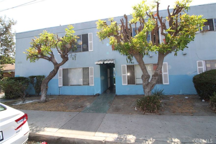 Second floor 2 bedroom apartment, laminate flooring recently remodeled. Spacious apartment carport parking for 1 car.