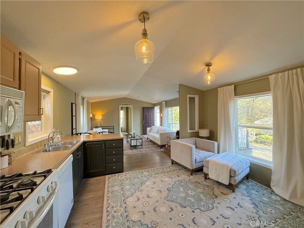 43555 Highway 41 B23