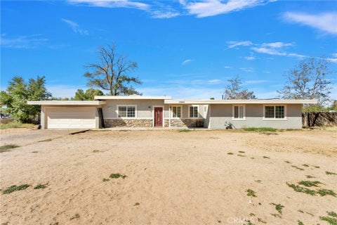 Photo of 20800 Sholic Rd, Apple Valley, CA 92308 (MLS # CV26201920)