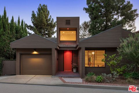 Photo of 4121 Camino Real Real, Los Angeles, CA 90065 (MLS # 25603321) Photo of 4121 Camino Real Real, Los Angeles, CA 90065 (MLS # 25603321)