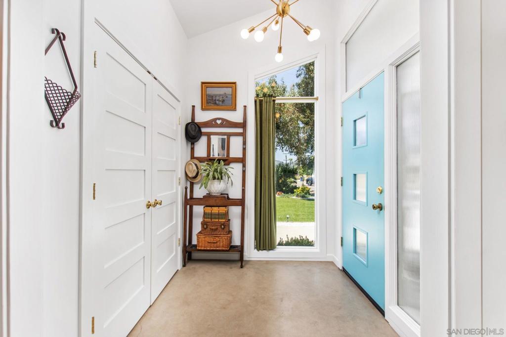 935 Hacienda Dr