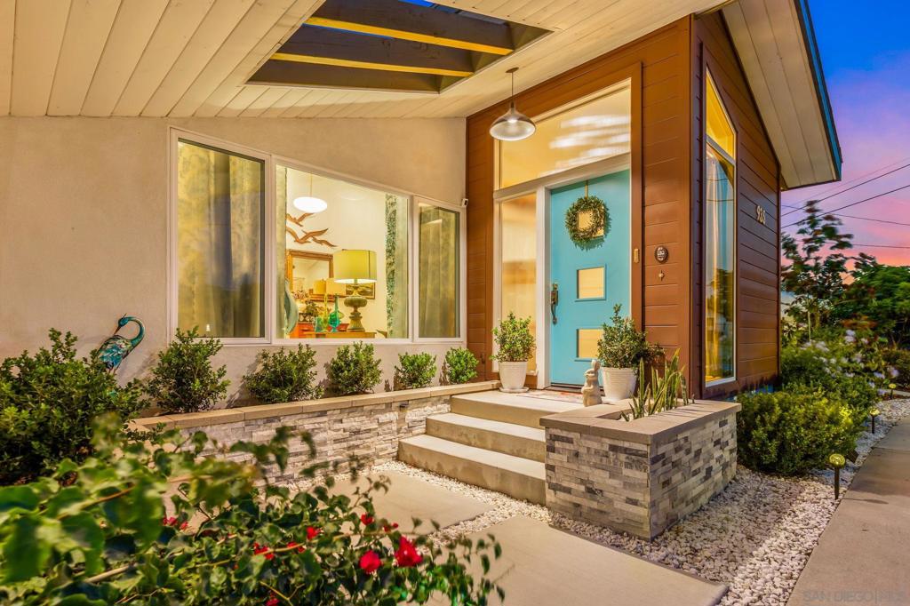935 Hacienda Dr