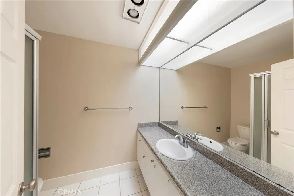 Newport Beach, California 92660, United States, 2 Bedrooms Bedrooms, ,2 BathroomsBathrooms,Residential,Active,248303