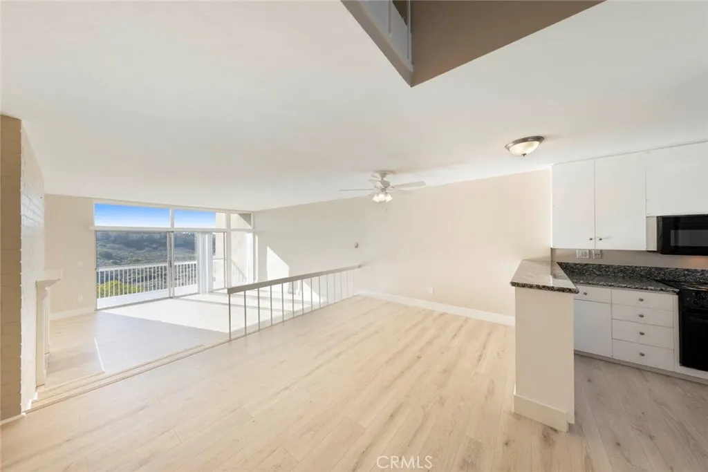 Newport Beach, California 92660, United States, 2 Bedrooms Bedrooms, ,2 BathroomsBathrooms,Residential,Active,248303