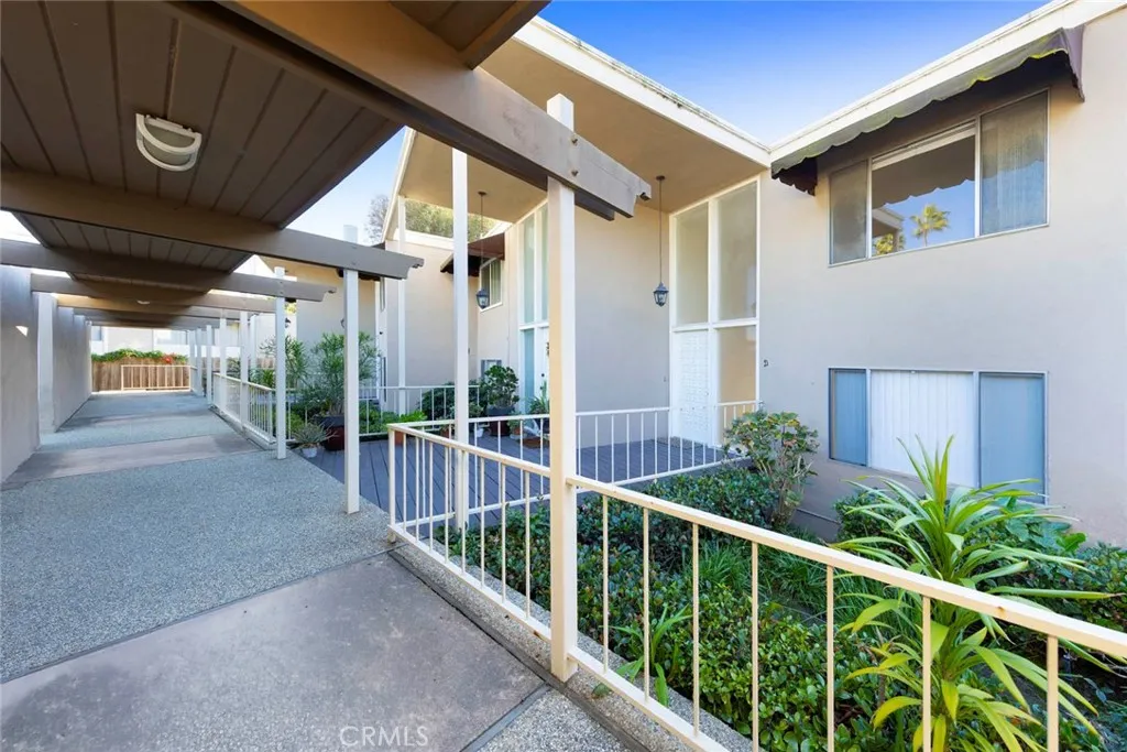 Newport Beach, California 92660, United States, 2 Bedrooms Bedrooms, ,2 BathroomsBathrooms,Residential,Active,248303