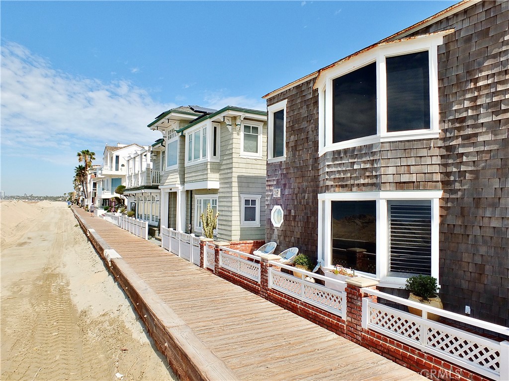 6421 E Seaside
