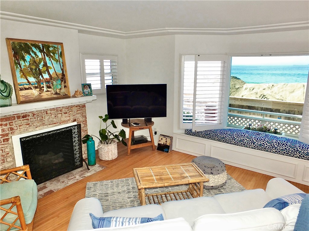 6421 E Seaside
