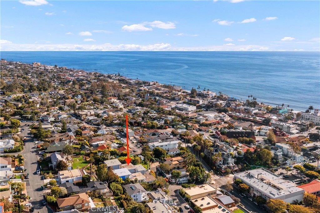 Photo of 404 Loma Ter #C, Laguna Beach, CA 92651 (MLS # OC26029460)