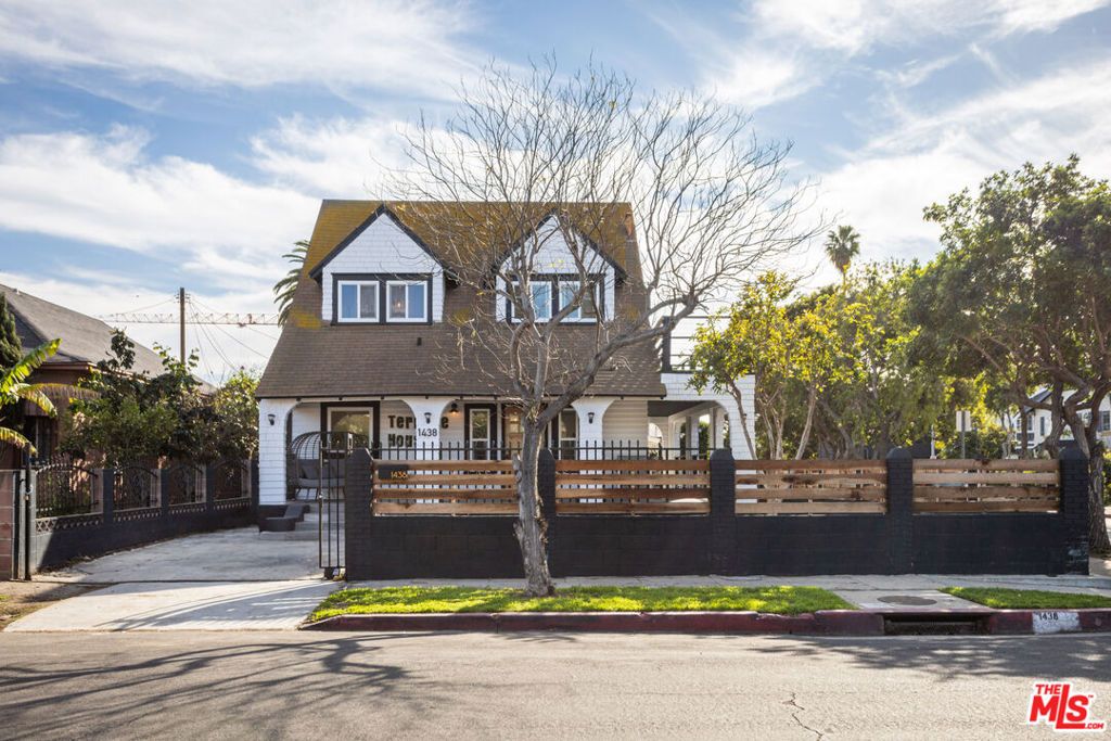 Photo of 1438 W 30th Street, Los Angeles, CA 90007 (MLS # 25583009)