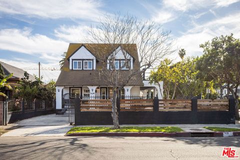 Photo of 1438 W 30th Street, Los Angeles, CA 90007 (MLS # 25583009)