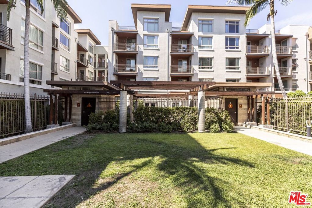 100 S Alameda Street 239