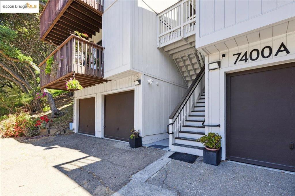 OAKLAND HILLS - Residential
