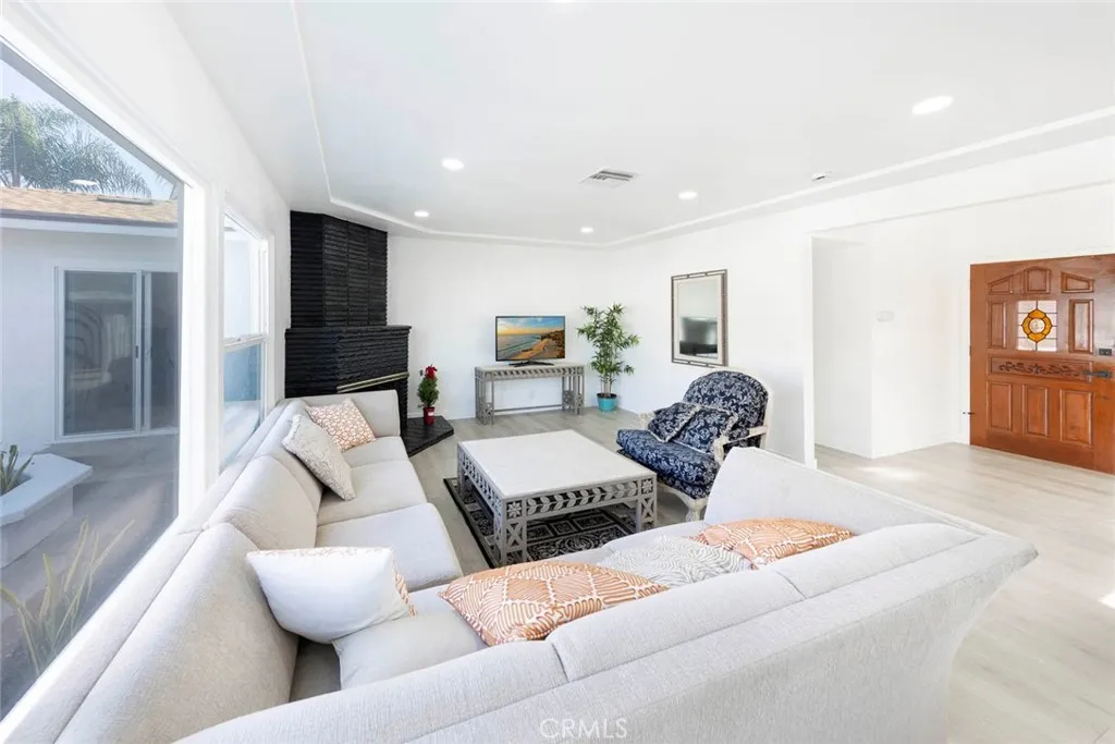 Bellflower, California 90706, United States, 3 Bedrooms Bedrooms, ,2 BathroomsBathrooms,Residential,Active,239826