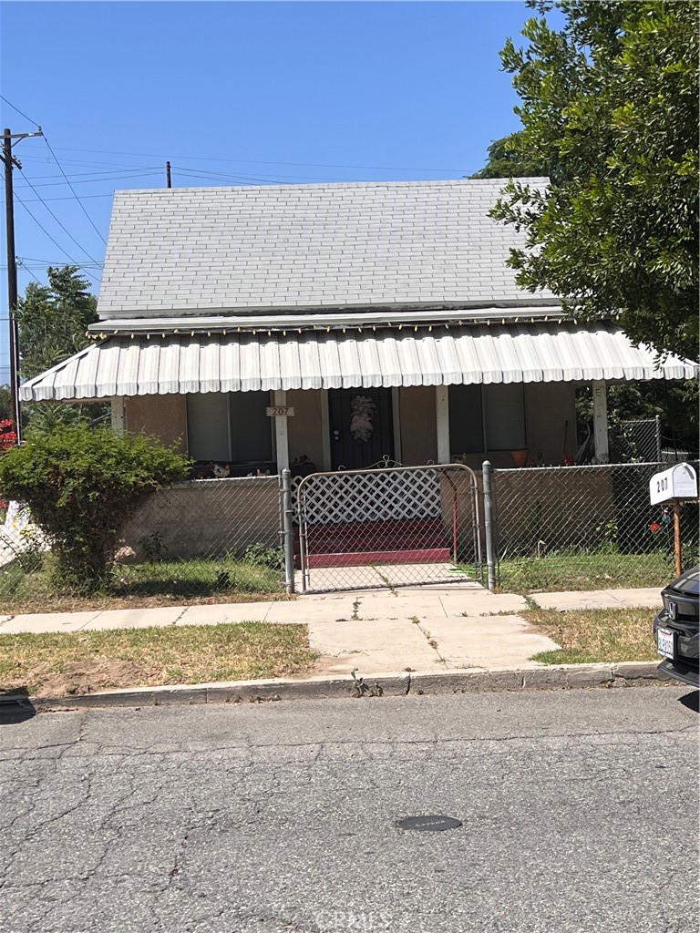 Investor Opportunity in Colton!! Located at 207 East O Street, this 3-bedroom, 1- bath home offers great potential for the right buyer. Sitting on a generous 7150 sq ft lot, the property includes a detached brick shed used for extra storage, a spacious backyard with room to expand or create outdoor living space. Inside you will find the traditional floor plan with a cozy kitchen. The home is in need of updating and or restoration. Ideal for investors, flippers, or strong upside potential.