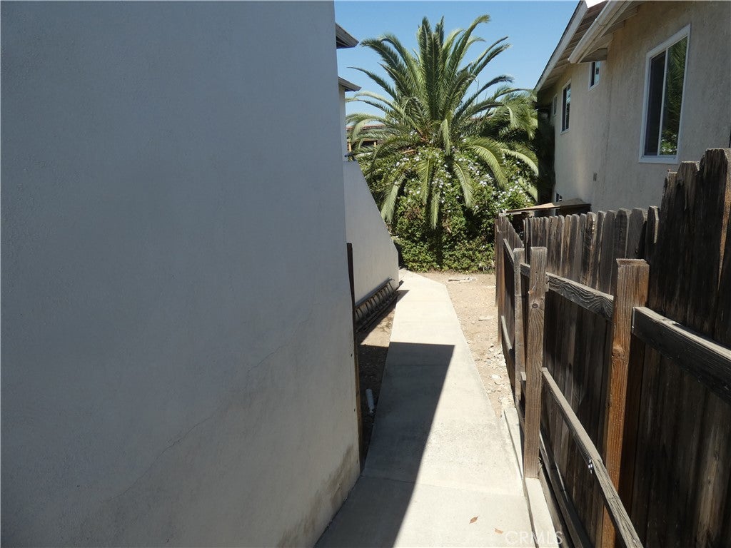 819 E Graves