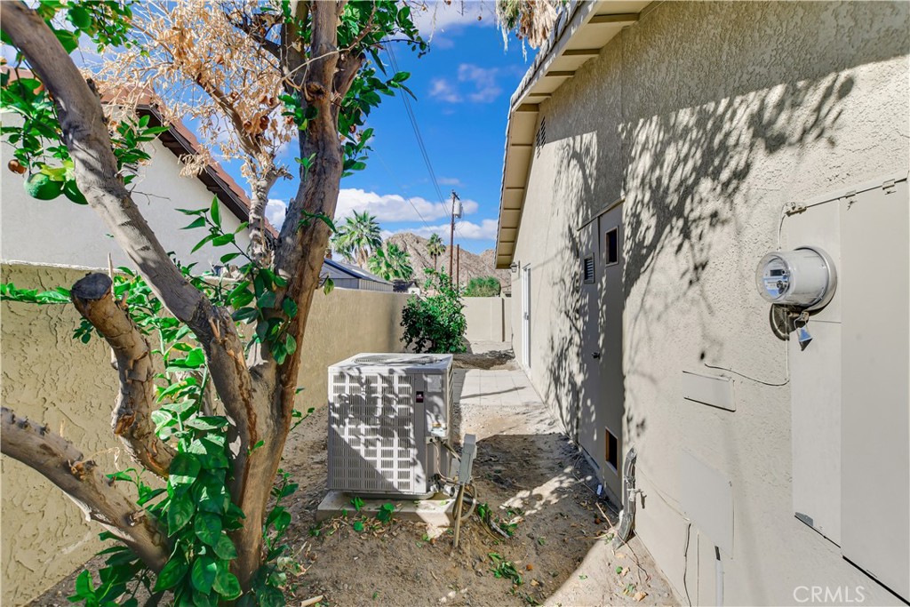 La Quinta Cove* - Residential