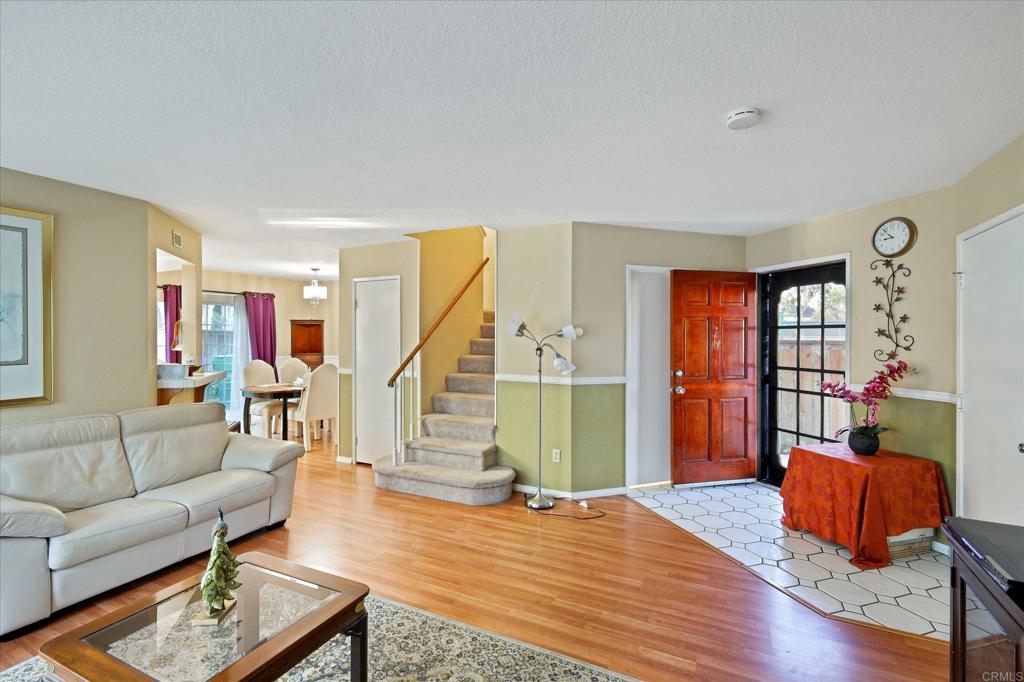 4247 Esperanza Way