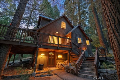 Photo of 799 Crest Estates Drive, Lake Arrowhead, CA 92352 (MLS # IG26159753)