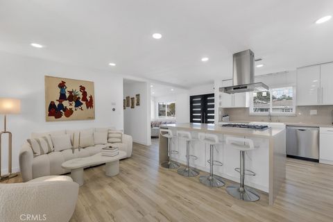 Tiny photo for 22736 Schoolcraft St, West Hills, CA 91307 (MLS # SR26039884)