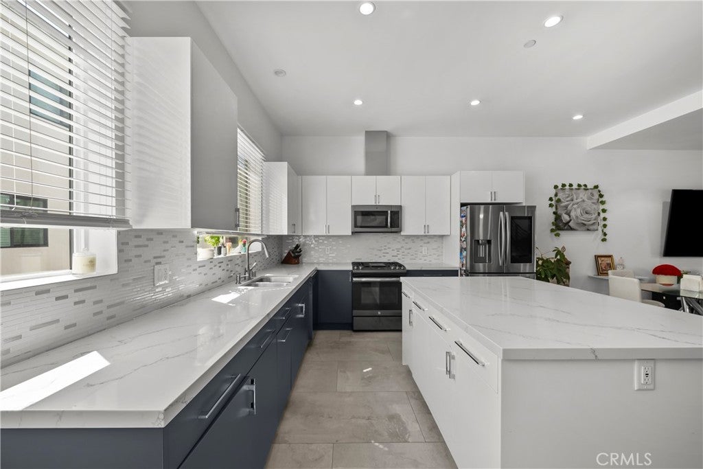 8404 Woodley Place
