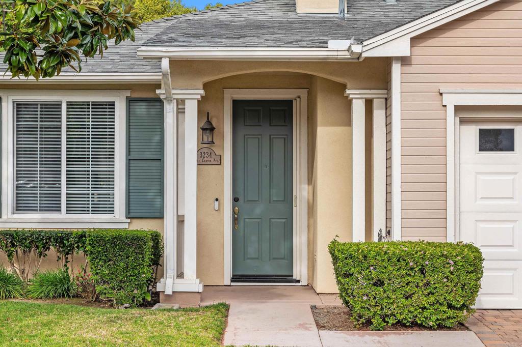 3234 W Canyon Avenue