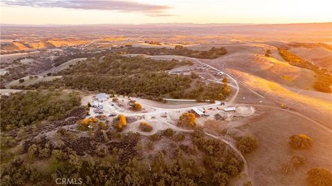 Tiny photo for 4265 Nickel Creek Road, San Miguel, CA 93451 (MLS # NS25258988)