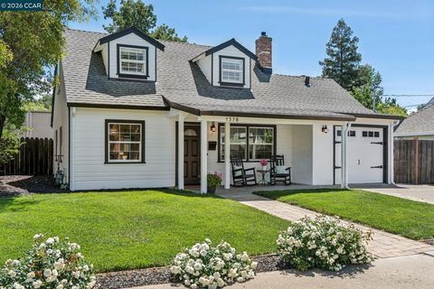 Photo of 1378 Canterbury Dr Dr, Concord, CA 94521 (MLS # 41132491)