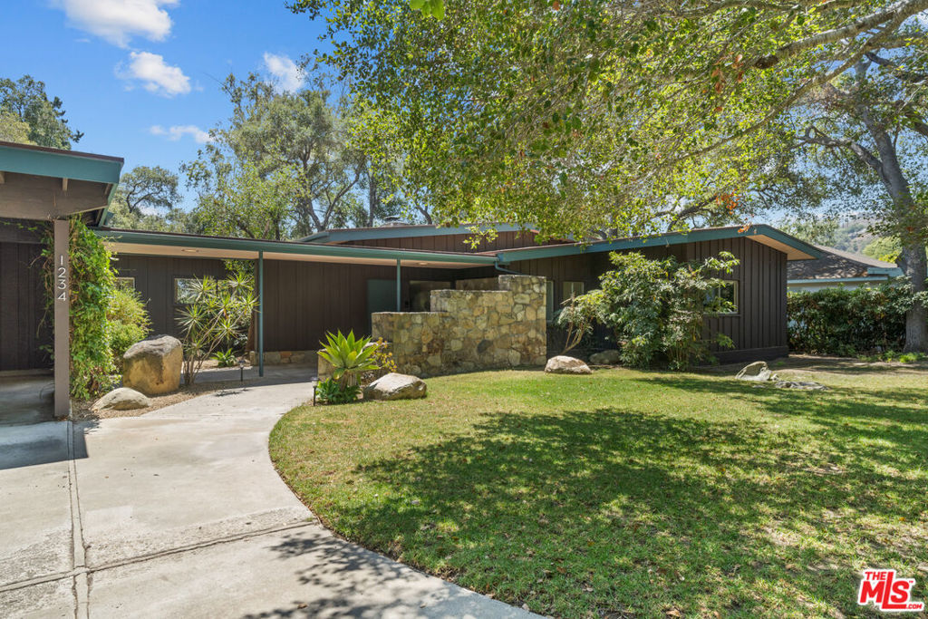1234 Woodland Drive