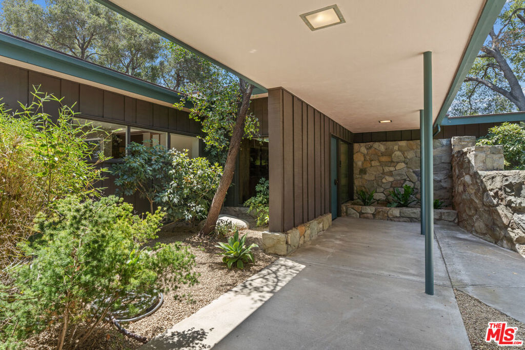 1234 Woodland Drive