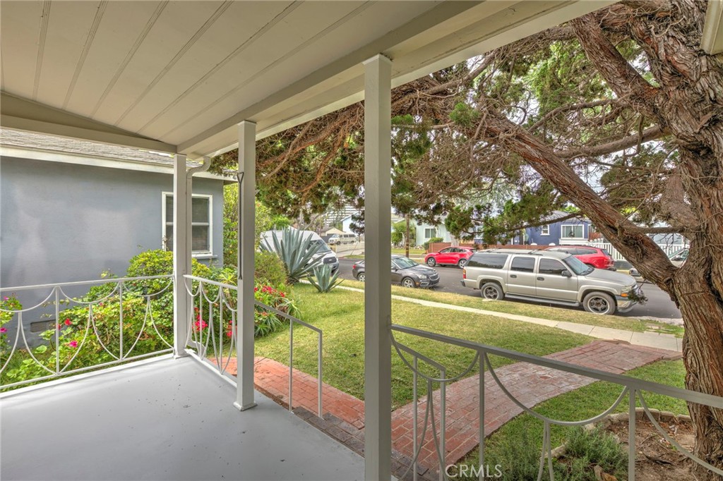 956 S Oak