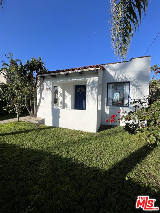Spanish style single story 2 bed 1 bath. Fully renovated bath and kitchen. Primary bedroom with French doors that lead to the backyard. Fenced in front and back yard. Heart of Venice Beach. Walking distance to Abbot Kinney shops and restaurants. Short bike ride to the beach. Ample street parking. Short or Long Term Lease. Garage parking can be included at an additional fee. Can be delivered Furnished or Unfurnished.