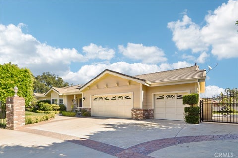 Photo of 22501 Marilla Street, Chatsworth, CA 91311 (MLS # SR26221246)