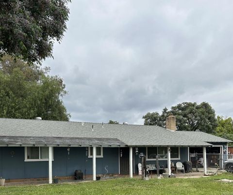 10684 Oak Creek Lakeside CA 92040