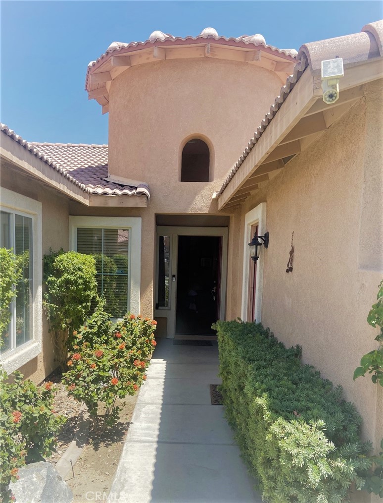 Beautifully maintained, single story property located in Shadow Hills Villas. An extended entryway leads into a spacious living room and a large, open kitchen ideal for chefs and entertainers alike. The property offers high ceilings adding to an already open floor plan. Current owners are the original owners and pride of ownership is clear throughout the entire home. A casita is located off the front entry and is ideal for visitors or a mother-in-law suite. Backyard is ready for the next owner's customized enjoyment with ample room for a pool and/or spa.