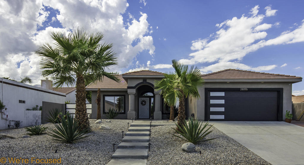 Beautiful home for rent in Panorama, Cathedral City. This home offers 4 bedroom 2 bathrooms with pool and spa. The home is fully furnished and ready to move in. The beautiful back yard with pool and spa for relax or gathering with the family in summer days. The house is close for grocery shopping, freeway and only 15 min. to downtown Palm Springs.