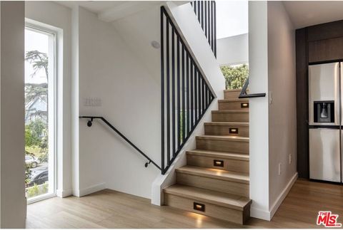 Photo of 843 N Mariposa Avenue #1, Los Angeles, CA 90029 (MLS # 26670053)