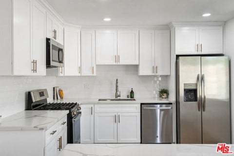 Photo of 733 N Hayworth Avenue #2, Los Angeles, CA 90046 (MLS # 26989293)