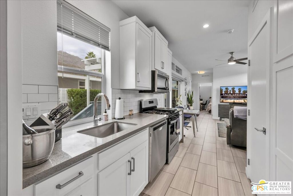 Palm Canyon Mobile Club - Manufactured In Park