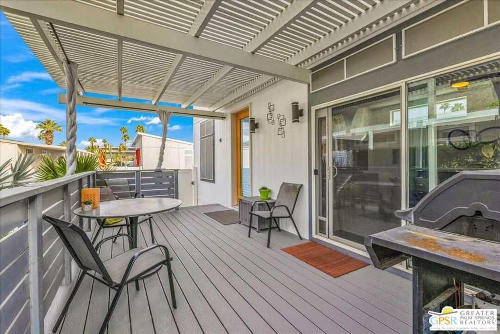 Palm Canyon Mobile Club - Manufactured In Park