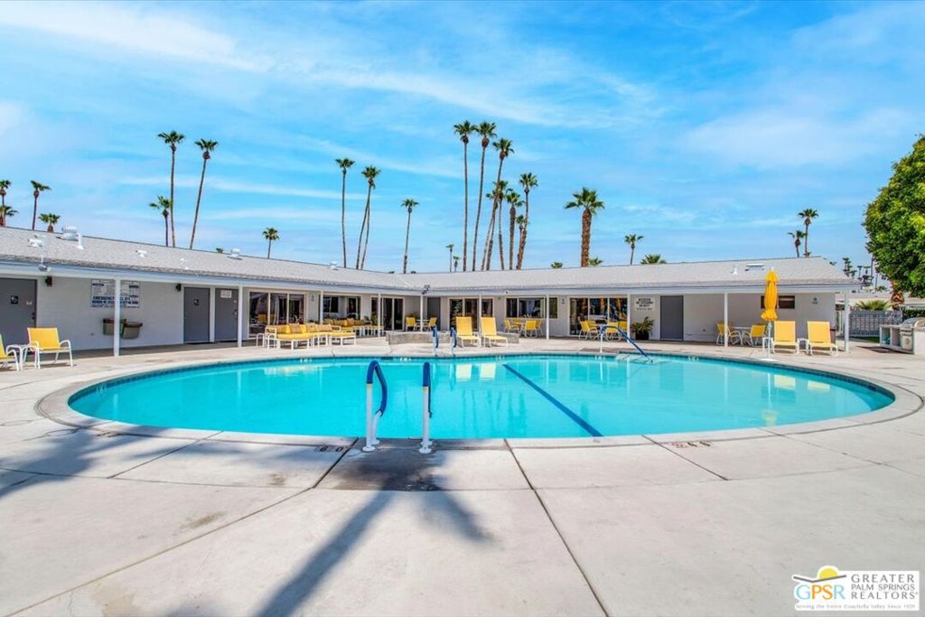 Palm Canyon Mobile Club - Manufactured In Park