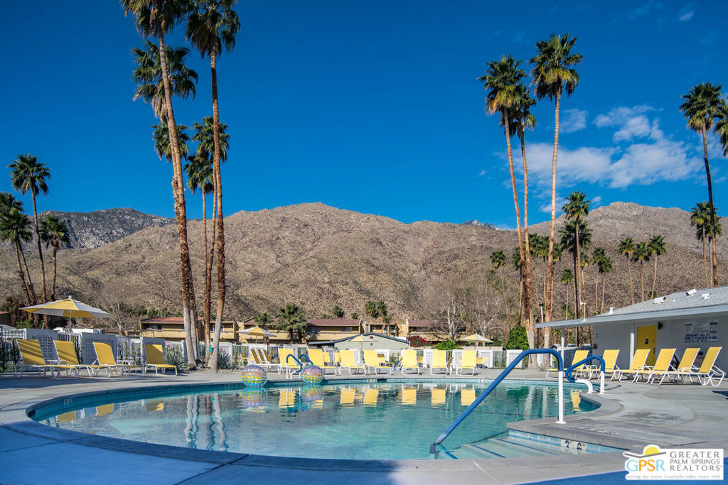 Palm Canyon Mobile Club - Manufactured In Park